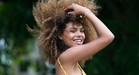 Tina Kunakey Dévoile Son Corps Incroyable En Bikini