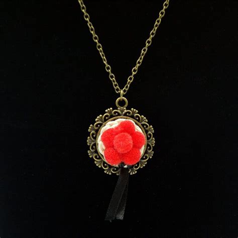 In the 1920s, the focus shifted. Schwarzwaldmädel Kette bronze mit Bollenhut rot in 2020 ...