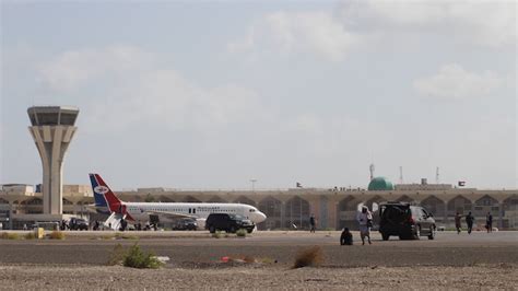 Yemeni Officials Blast At Aden Airport Kills 22 Wounds 50