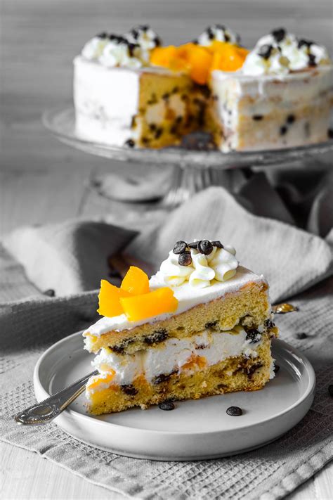 Maybe you would like to learn more about one of these? Pfirsich Quark Torte mit Schokostückchen | Rezept | Kuchen ...