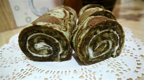 Roll cake) adalah kue bolu yang dipanggang menggunakan loyang dangkal, diisi dengan selai atau krim mentega kemudian digulung. Resep Bolu Gulung Kukus Coklat Vanila Super Lembut - YouTube