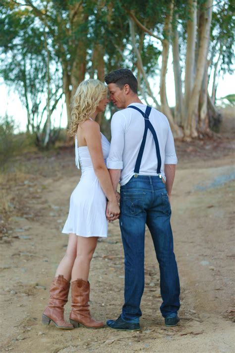 Pin By Alicia Visser On Country Style Couple Shoot Country Couples Couple Shoot Cute Country