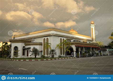 Majlis perbandaran teluk intan est une société située à teluk intan, malaisie. Masjid Daerah Sultan Idris II Teluk Intan Immagine Stock ...