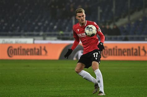 The player's height is 188cm | 6'2 and his weight is 79kg | 174lbs. Marvin Ducksch: Stürmer von Hannover 96 glaubt noch an den ...