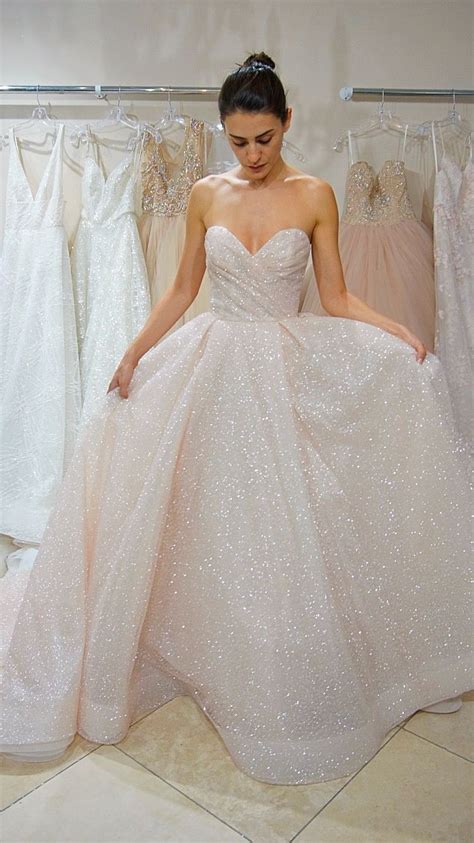 Exposition of wedding rings, cakes, dresses, etc. Lazaro 3810 Preowned Wedding Dress Save 33% - Stillwhite