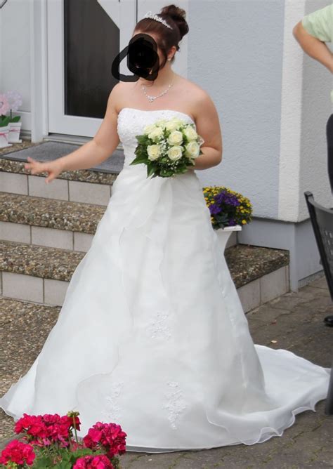 Discover more posts about cocktailkleider, abendkleider, partykleider, kleid, mode, bella thai, and brautkleider. ♥ Brautkleid Ladybird Gr. 38 für kleine Frauen ♥ Ansehen ...