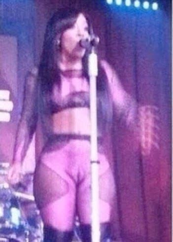 Singer Shows Pussy On Stage Cumception