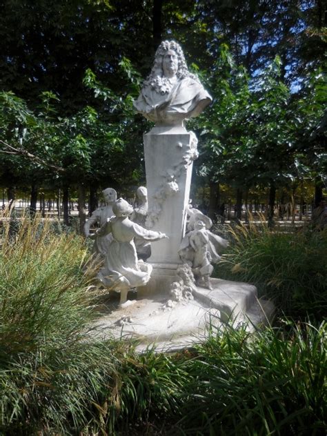 Le Monument à Charles Perrault Une Statue Du Jardin Des Tuileries