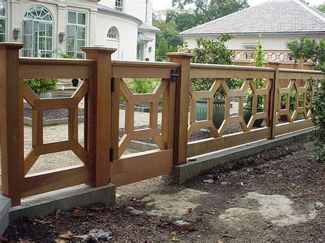 Creative Privacy Fence Ideas For Gardens And Backyards 3