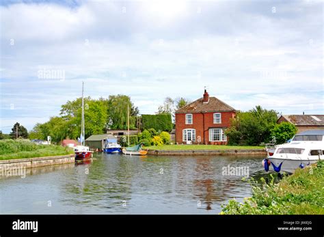 Tributary River Thurne Hi Res Stock Photography And Images Alamy