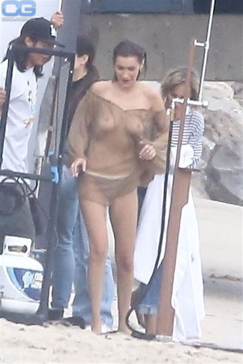 Bella Hadid Nude Wardrobe Malfunction At Cannes Film My Xxx Hot Girl