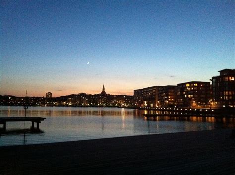 Moreover, travelbird and third parties place tracking cookies to tailor advertisements and/or offers on the website and in the newsletter (if you are registered for this) to your personal preferences. Hammarby Sjöstad - ekocharter vattenlimousin