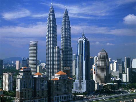 If you are in transit in kuala lumpur then you really needs to be lucky to get this opportunity to reach the top of the petronas twin towers but this service will make sure that you have a tour with preplanned and prearranged tickets. Petronas twin towers in kuala lumpur Malaysia - Beautiful ...