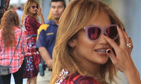 Jennifer Lopez In Elegant Red Dress As She Arrives On American Idol Set Daily Mail Online