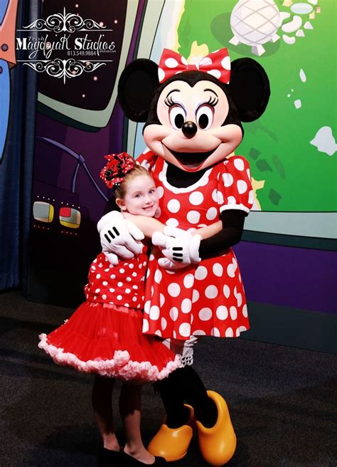 Kylie Meeting Minnie Mouse At Magic Kingdom Walt Disney World