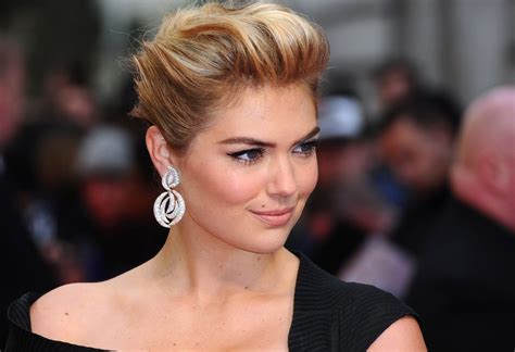 How Kate Upton Turn This Regular Ol Bun Hairstyle Into A Retro Glam Updo Glamour