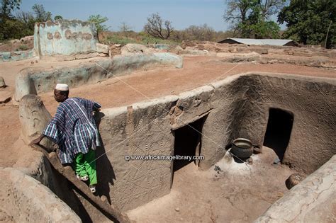 Photos And Pictures Of Traditional Flat Roof Mud House Sonyo Ghana