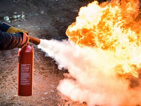 How Do You Use A Fire Extinguisher Total Safe Uk