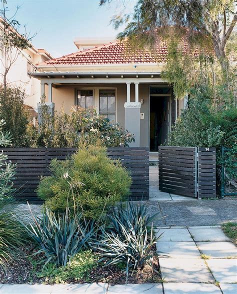 110 Green And Fresh Front Yard Makeover Ideas