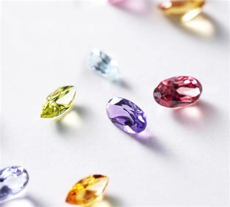 あなたを魅せる宝石の色や種類はおすすめのコーディネート例も