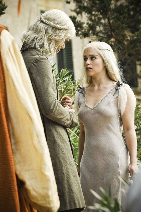 20 Things You Didn T Know About Emilia Clarke Daenerys Costume Game Of Thrones Costumes