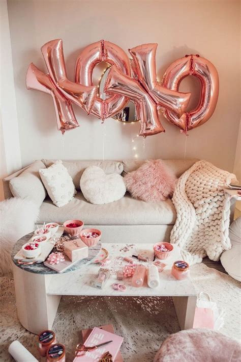 Awesome 30 Romantic Valentine Decoration Ideas For Your Living Room