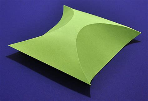 how to make a simple 3D shape using curved folding