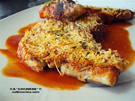 Mientras esperamos que nuestra sartén se caliente, sazonaremos nuestras chuletas de cerdo con la sal y pimienta. CHULETAS DE CERDO AL HORNO GRATINADAS | ¡¡A COCINEAR ...