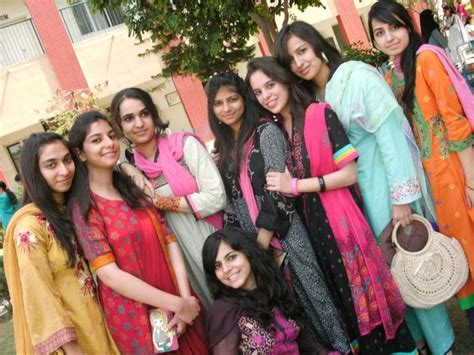 Pakistani College Girls Group Photos Celebrities Photos Hub