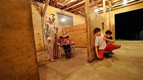 SCARY CLOWN STOLE OUR MOM. | Scary clowns, Marcus and lucas, Lucas dobre