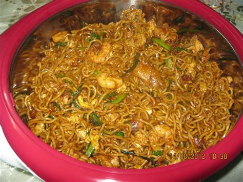 Selepas rebus maggi pastikan buang dulu air maggi. RESEPI CIKGU ANI: MAGGIE GORENG