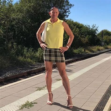 Married Dad Proudly Wears Skirts And High Heels To Prove Clothes Have No Gender World News
