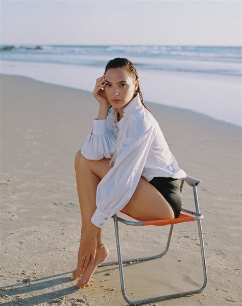 Gal Gadot Showed Off Sexy Feet And Tits For Vanity Fair 18 Photos