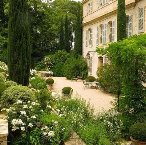 A Provençal Garden Saint Rémy De Provence Creditsourcesphoto
