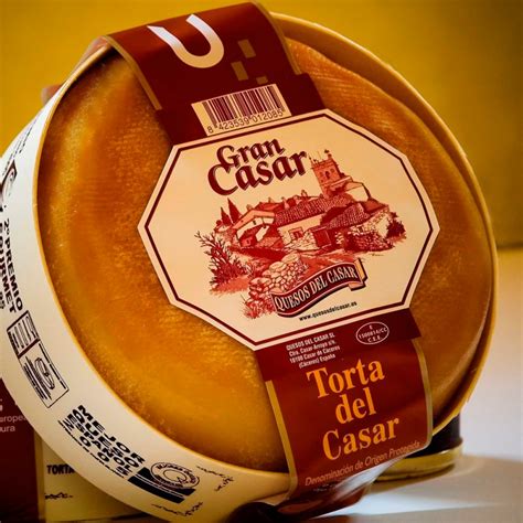 Place 1 wedge on each of 6 plates. La Torta del Casar "Gran Casar", ganadora del premio ...