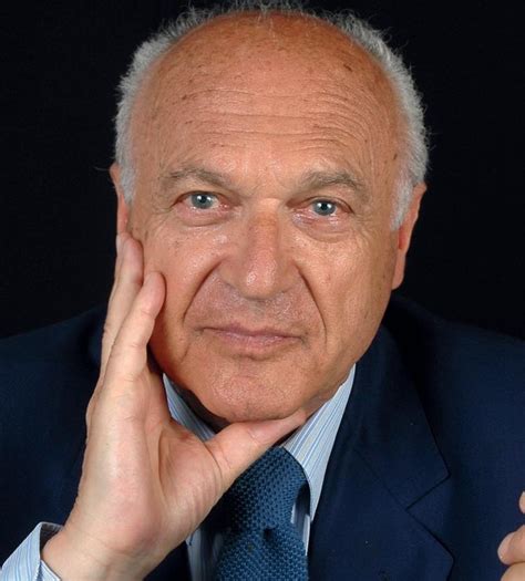 Pierre nora a souvent mis en garde contre le danger qui se cache derrière la chute des grands récits collectifs qui ont donné corps à l'histoire: Rencontre avec Pierre Nora - Monde des grandes écoles et ...