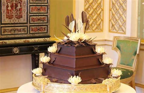 The couple asked local baker fiona cairns to create the main royal wedding cake, which—as is customary in the united kingdom—was crafted in fruitcake. Prince William's Chocolate Biscuit Cake Recipe - Feathers ...