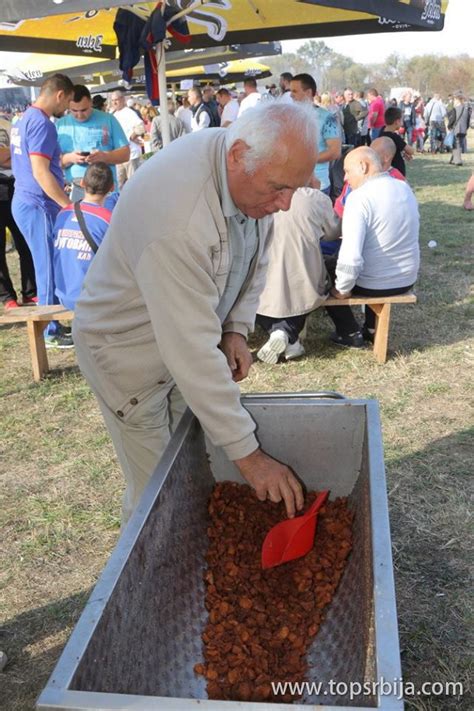 Ix Čvarak Fest Topljenje čvaraka Na Tradicionalan Način Osvojilo