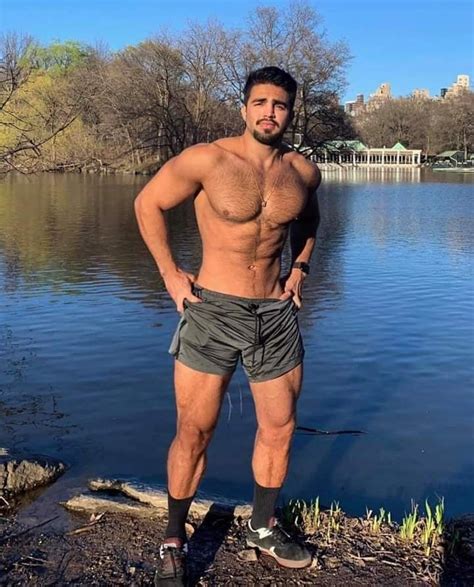 In Central Park Nyc Big Muscle Men Muscle Hunks Hot Guys Hot Men Hispanic Men Shirtless