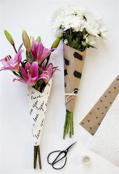 Bouquet Of Flowers Wrapped In Paper 10 Diy Ways To Wrap A Flower