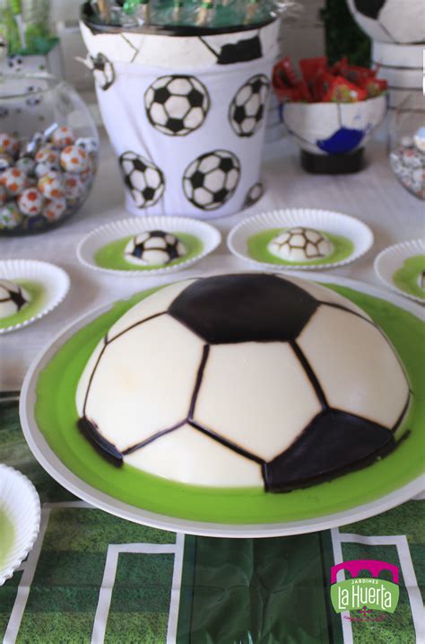 Gelatina Decorada Como Balón De Fútbol Food Desserts Pudding