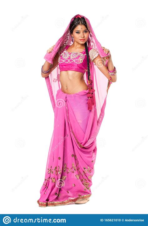 Jonge Mooie Vrouw In Indiase Jurk Stock Foto Image Of Elegantie Vreugde 165621010