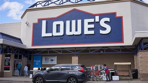 Shoppers Are Abandoning Lowes New Data Reveals — Best Life