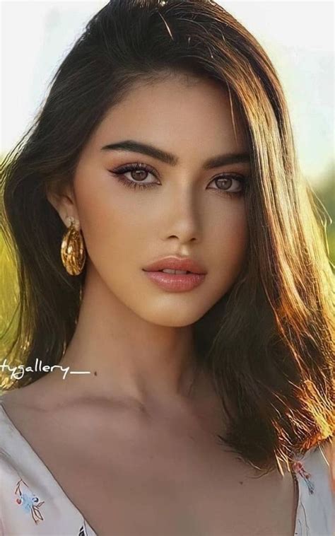 Pin By Amela Poly F4f On Model Face In 2021 Beauty Girl Brunette Beauty Beautiful Girl Face