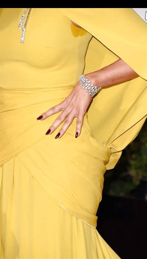 Jennifer Lopez Sweaty Armpit Golden Globes 2016 1 Pics