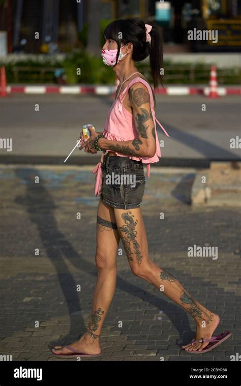 Tätowierte ladyboy Thailand transsexuell mit umfangreichen Tattoos