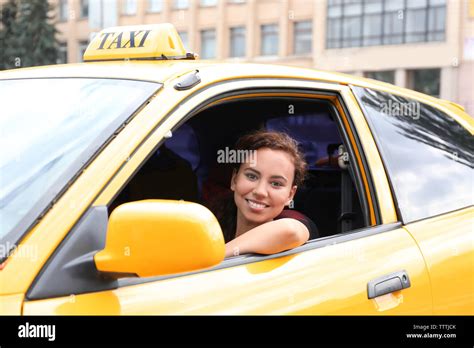 Taxista Femenina Fotografías E Imágenes De Alta Resolución Alamy