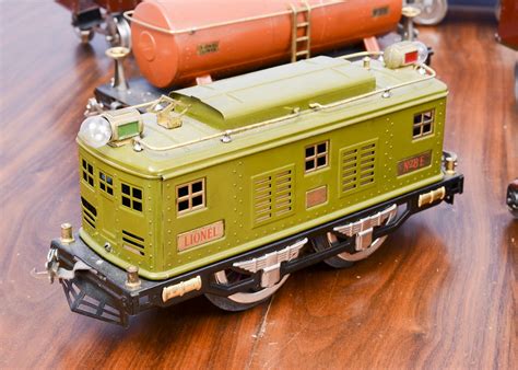 Pre-War Lionel Train Cars | EBTH