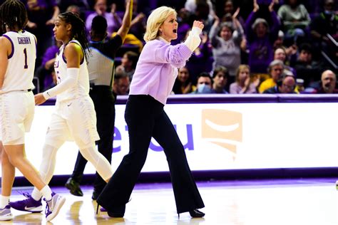 Lsus Mulkey Authors Greatest Turnaround By First Year Coach In Sec Womens Basketball History