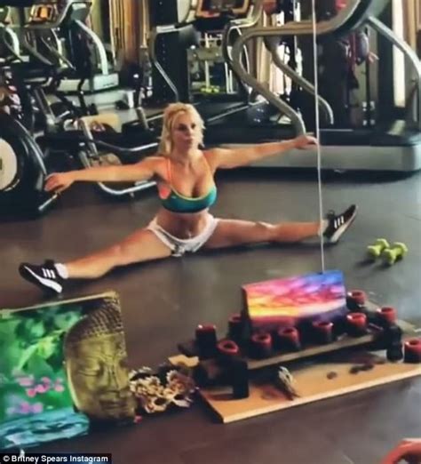 Britney Spears Shows Off Her New Gym Routine Ahead Of Summer Tour Daily Mail Online